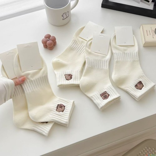 卡皮巴拉袜子女夏季白色卡通提花短筒潮百搭运动透气防臭薄款短袜