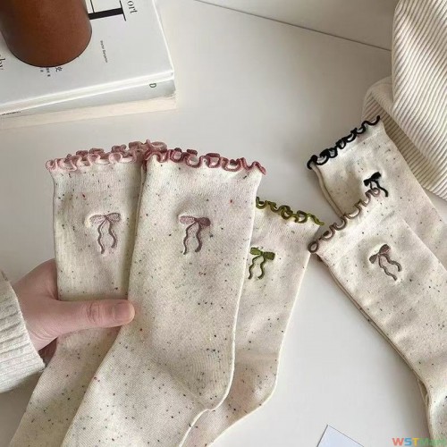 袜子女中筒木耳边秋款无骨袜可爱卡通点子沙蝴蝶结月子长袜