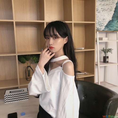 白色长袖T恤女辣妹打底衫锁骨露肩设计感上衣显瘦2023秋款女装潮