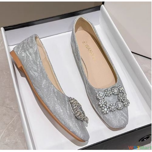 大码女鞋41一43脚宽脚胖新款方头水钻浅口平底百搭一脚蹬豆豆鞋