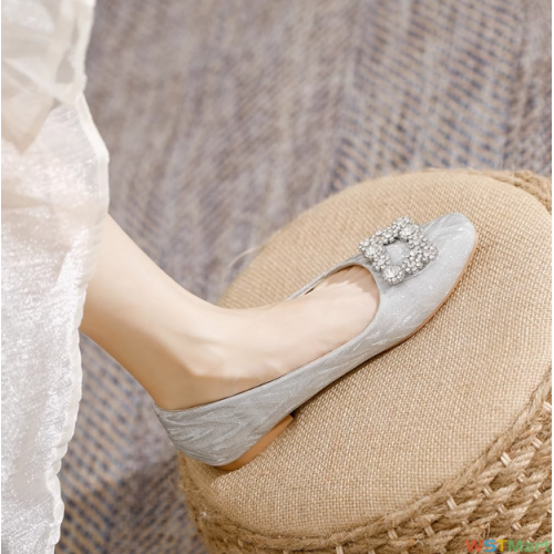 大码女鞋41一43脚宽脚胖新款方头水钻浅口平底百搭一脚蹬豆豆鞋