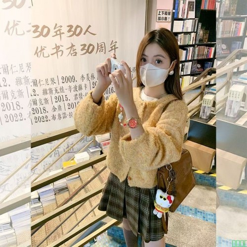 曾小咸 慵懒风软糯黄色圆领针织开衫格子百褶半身裙女2024冬套装