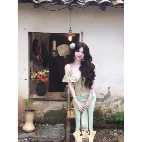 纯欲一字肩碎花上衣