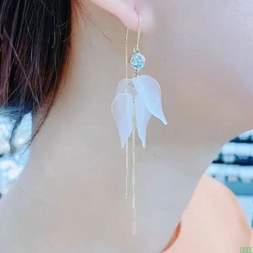 小众设计感白色花朵流苏耳环女高级感优雅气质长款显脸瘦耳饰