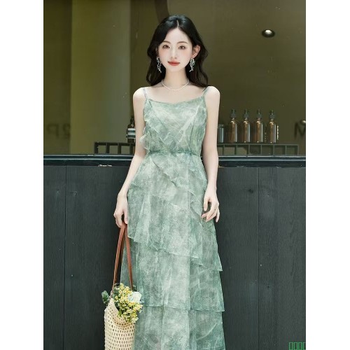 显白清新气质连衣裙女假日风网纱拼接吊带裙