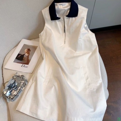 老钱风白色polo领无袖连衣裙女 2025年新款 气质甜美休闲背心裙子