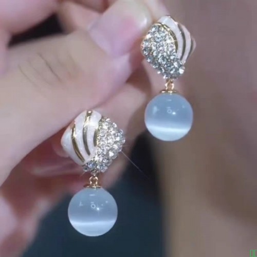 气质高级感几何镶钻白色滴油耳环轻奢优雅猫眼石耳坠时尚大气耳饰