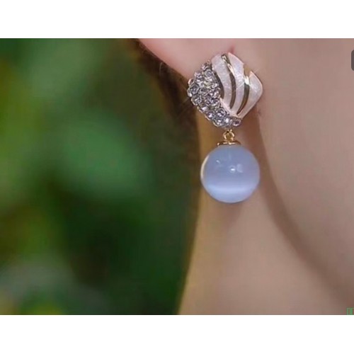 气质高级感几何镶钻白色滴油耳环轻奢优雅猫眼石耳坠时尚大气耳饰