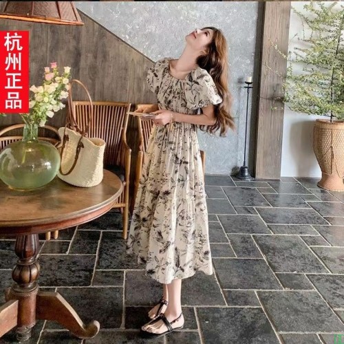 春夏季法式高级感气质连衣裙茶歇收腰泡泡袖小个子黑色长裙子